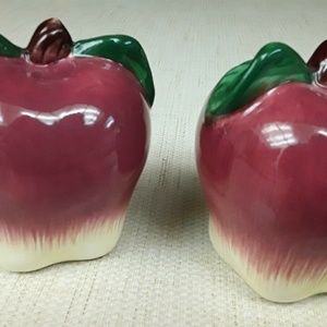 ArtWare Kitchen - Apple Salt and Pepper Shaker Fall Autumn NWT NIB ArtWare Kitchen - Apple Salt and Pepper Shaker Fall Autumn NWT NIB